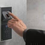 standar keamanan aplikasi absensi terbaik